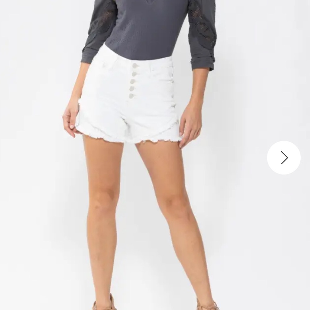 JUDY BLUE REBA HIGH-RISE BUTTON FLY WHITE TULIP SHORTS